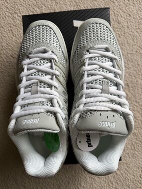 PRINCE T22 ladies tennis shoes - Size 8.5 BNIB